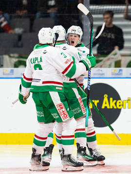 Rögles Adam Engström jublar
