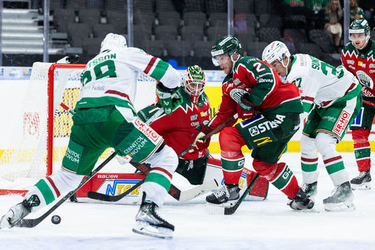 Frölundas målvakt Lars Johansson och Christian Folin mot