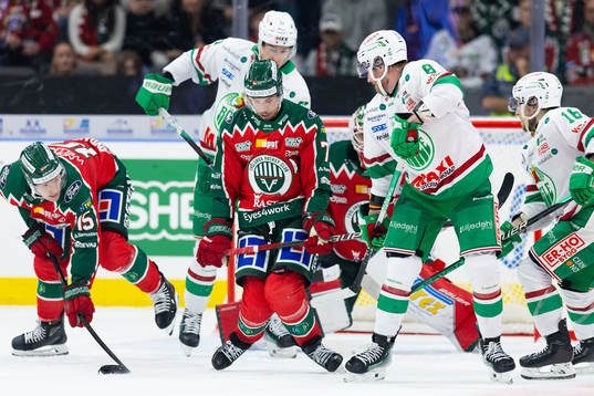 Frölundas Henrik Tömmernes täcker ett skott jämte