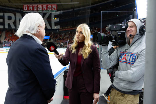 s Kajsa Kalméus innan  ishockeymatchen i SHL mellan
