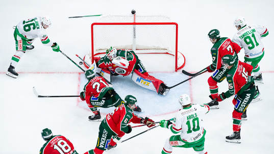 Rögles Valtteri Viljanen med en chans som Frölundas