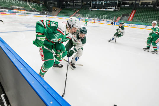Rögles Gregor Biber och Färjestads Elias Straume Vatne
