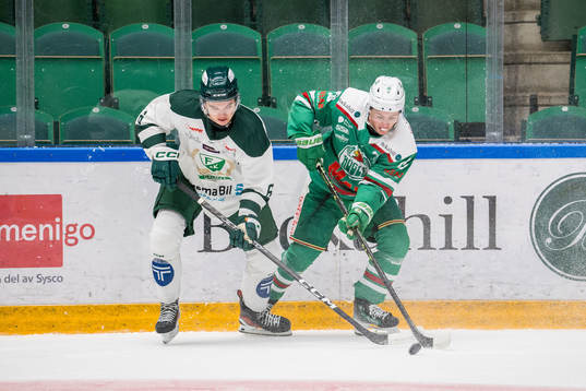 Färjestads Tobias Bjerke Larsen och Rögles Ian Scherzer