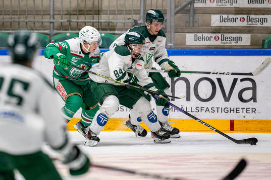 Rögles Ian Scherzer  och Färjestads Elias Straume Vatne