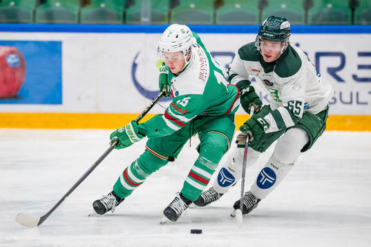 Rögles Ian Scherzer och Färjestads Noel Fransén