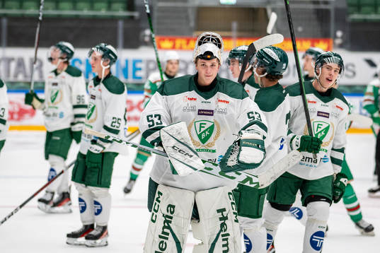 Färjestads målvakt Melwin Asp Cassäsen jublar