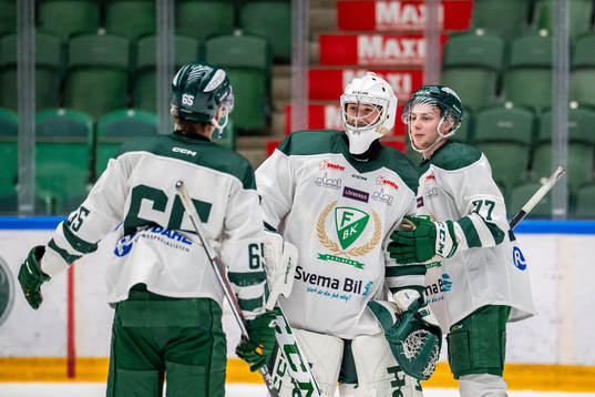 Färjestads målvakt Melwin Asp Cassäsen och Victor Westh