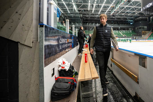 Rögles tränare Adam Bengtsson deppar