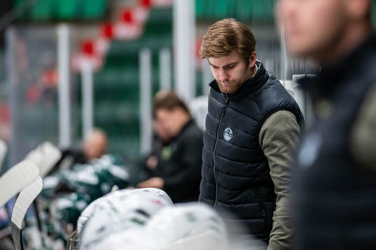 Rögles tränare Adam Bengtsson deppar
