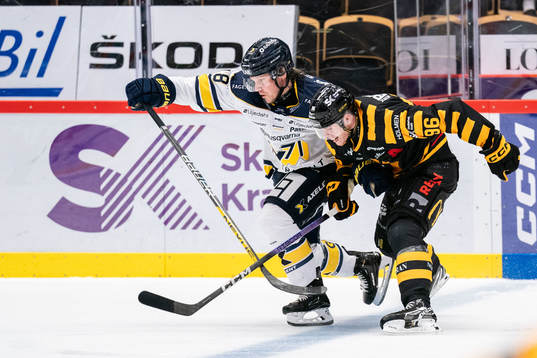 HV71s Kalle Maalahti och Skellefteås Rickard Hugg