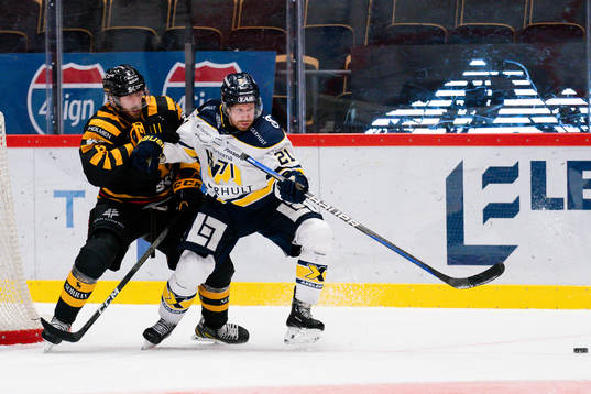 Skellefteås Petter Granberg och HV71s Mattias Tedenby