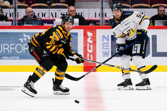 Skellefteås Oscar Lindberg och HV71s Fredrik Forsberg