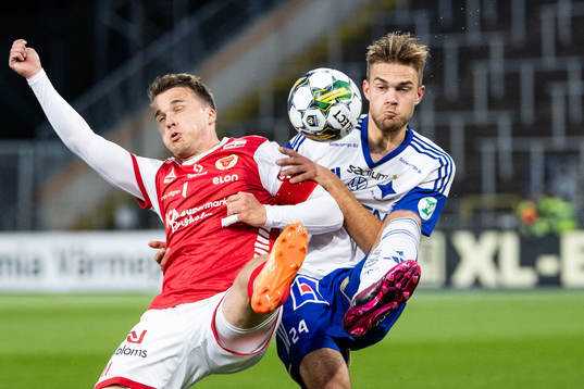 Kalmars Simon Skrabb och IFK Norrköpings Anton Eriksson