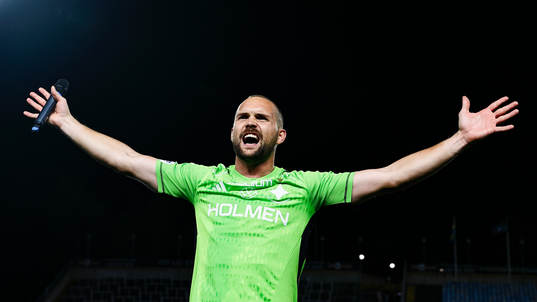 IFK Norrköpings målvakt Oscar Jansson jublar