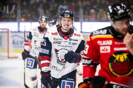 Linköpings Filip Bystedt jublar