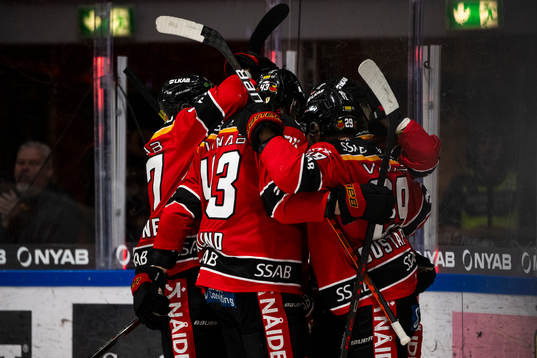 Luleås Mario Kempe jublar med lagkamrater