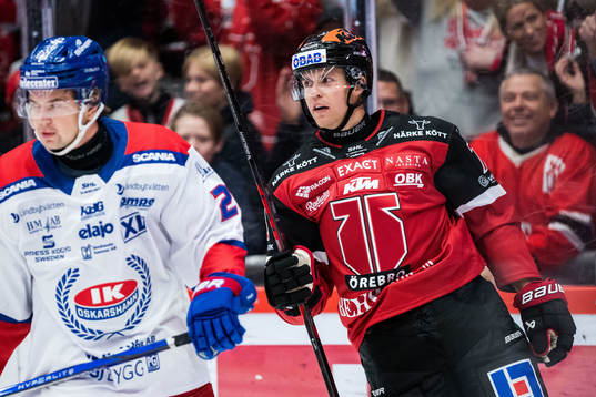 Örebros Oliver Eklind jublar