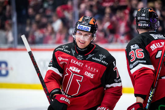 Örebros Oliver Eklind jublar