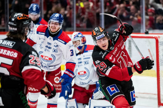Örebros Milton Oscarson jublar