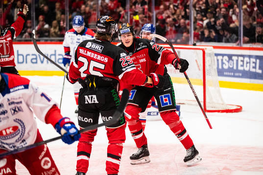 Örebros Milton Oscarson jublar