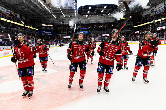Örebros spelare jublar