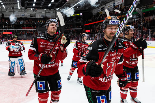 Örebros Christopher Mastomäki och Rasmus Rissanen jublar