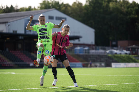 Kristianstads Emmi AlanenBrommapojkarnas Sara Olai