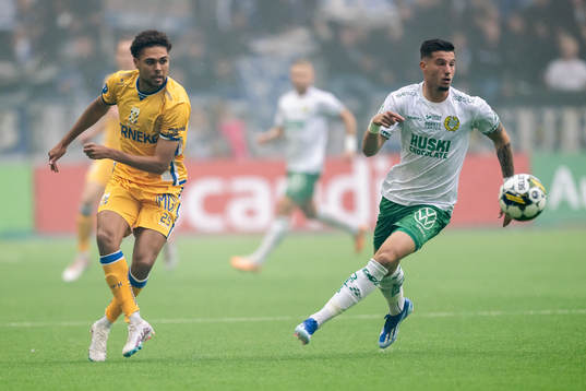 IFK Göteborgs Thomas Santos och Hammarbys Viktor Djukanovic