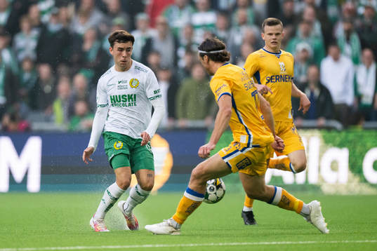 Hammarbys Marc Llinares Barragan och IFK Göteborgs Gustav
