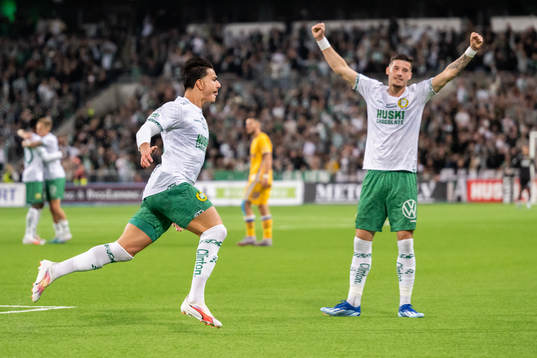 Hammarbys Jusef Erabi och Viktor Djukanovic jublar