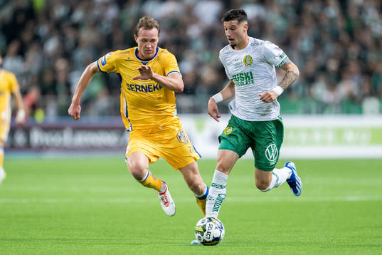 IFK Göteborgs Adam Carlén och Hammarbys Viktor Djukanovic