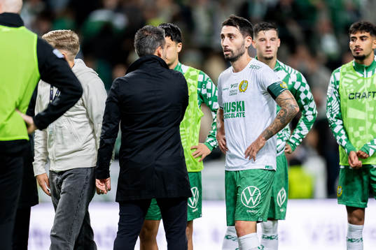 Hammarbys tränare Marti Cifuentes och Nahir Besara deppar