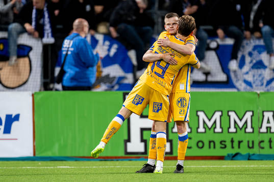 IFK Göteborgs Arbnor Mucolli och Kolbeinn Thordarson jublar