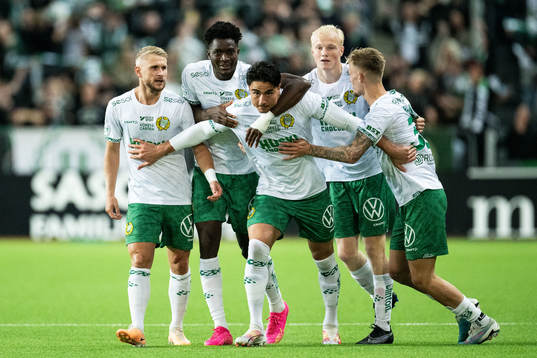 Hammarbys Jusef Erabi jublar med Simon Strand, Nathaniel