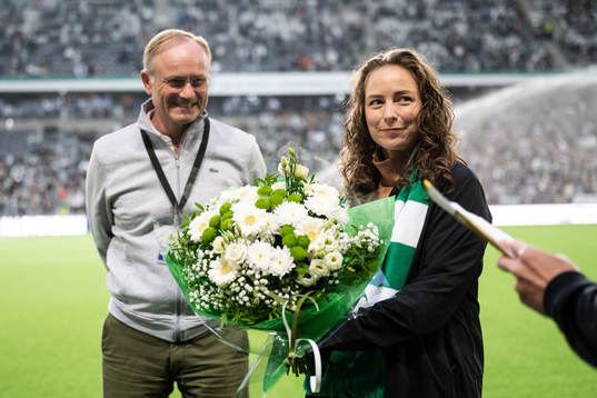 Saga Jernberg tilldelas Lennart Nymans pris 2023 i halvtid