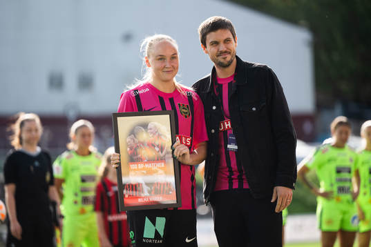 Brommapojkarnas Wilma Wärulf hyllas för 100 spelade