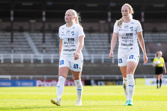 Kalmars Wilma Finnman och Sofia Olsson deppar