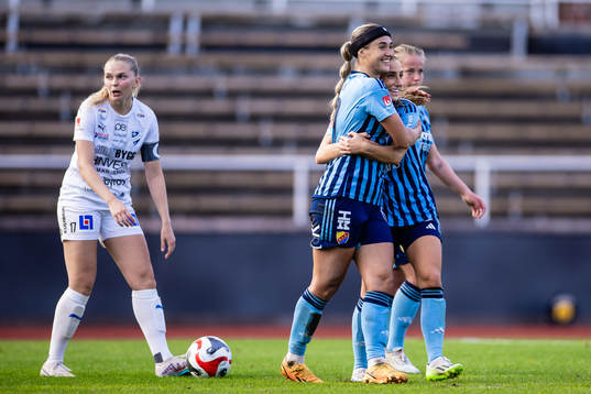 Kalmars Amanda Persson deppar och Djurgårdens Lova Lundin
