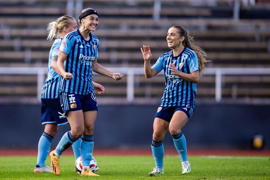 Djurgårdens Lova Lundin och Tilde Lindwall jublar