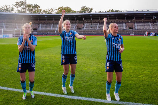 Djurgårdens Kamilla Lilhammer Karlsen, Sanna Kullberg och