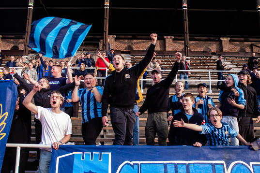 Djurgårdens supportrar jublar
