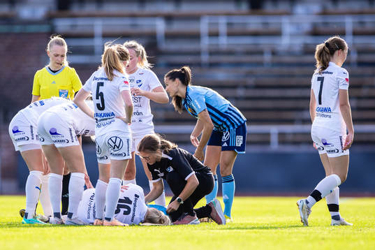 Kalmars Wilma Finnman har ont
