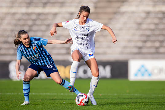 Djurgårdens Ebba Hed och Kalmars Silje Stockmar