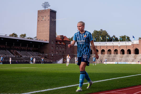 Djurgårdens Stinalisa Johansson lämnar planen