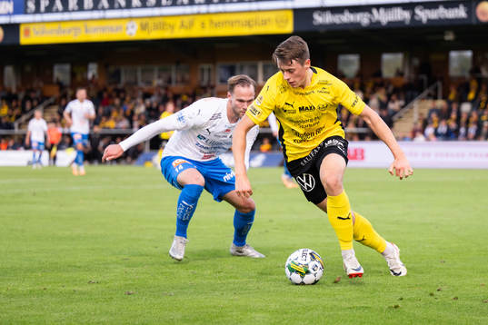 Mjällbys Elliot Stroud och Värnamos Gustav Engvall