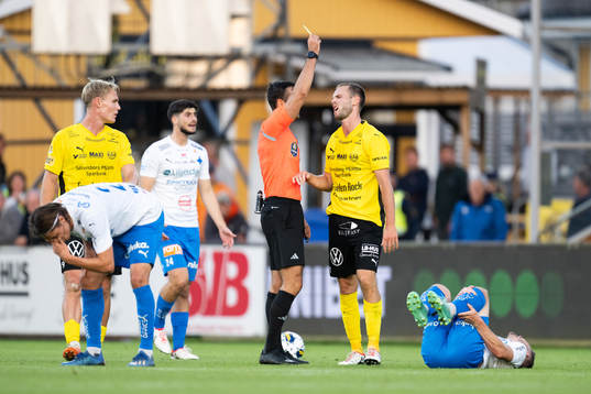 Mjällbys Adam Petersson tilldelas en varning