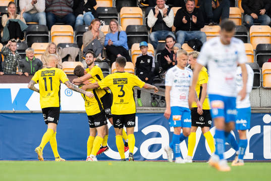 Mjällbys Gudmundur Baldvin Nökkvason jublar med