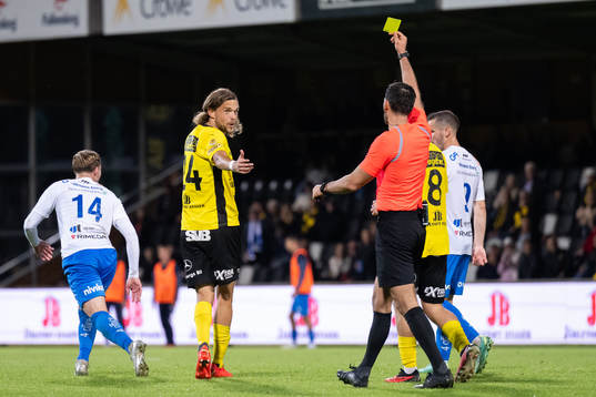 Mjällbys Tom Pettersson tilldelas en varning