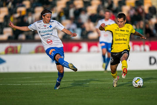 Värnamos Simon Thern och Mjällbys Leo Walta