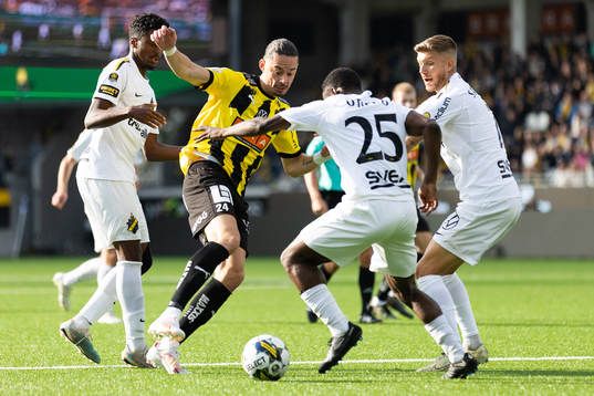 Häckens Amor Layouni och AIKs Erick Otieno